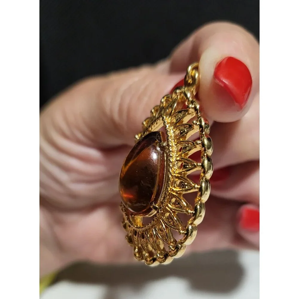Vintage 1970's Sara Coventry Amber Colored and Gold Tone Pendant - Picture 6 of 8